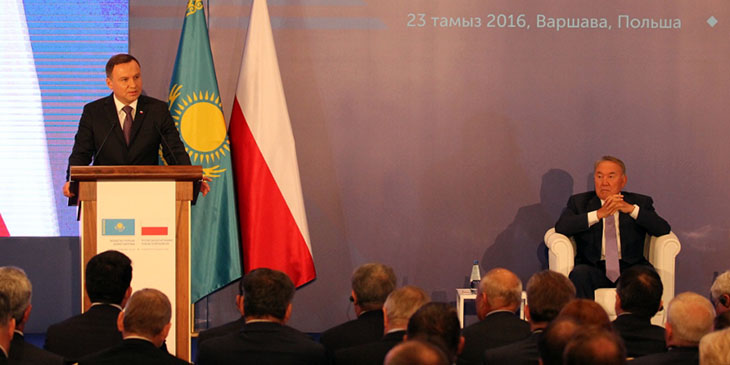 Andrzej Duda, prezydent RP i Nursułtan Nazarbajew, prezydent Kazachstanu na forum gospodarczym Polska-Kazachstan w Warszawie, 23 sierpnia 2016 r.