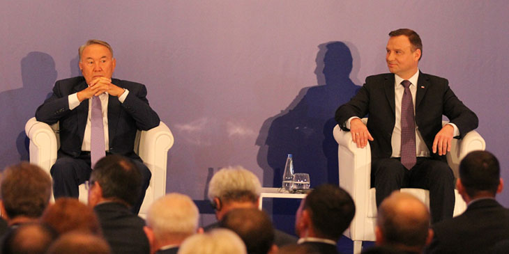Nursułtan Nazarbajew, prezydent Kazachstanu i Andrzej Duda, prezydent RP, na forum gospodarczym Polska-Kazachstan w Warszawie, 23 sierpnia 2016 r.