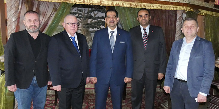 Ambasador Bahrajnu Abdulla Abdullatif Al Shaikh Abull oraz radca handlowy Ahmed Mohamed Al Muharraqi wraz z przedstawicielami Warszawskiej Izby Gospodarczej