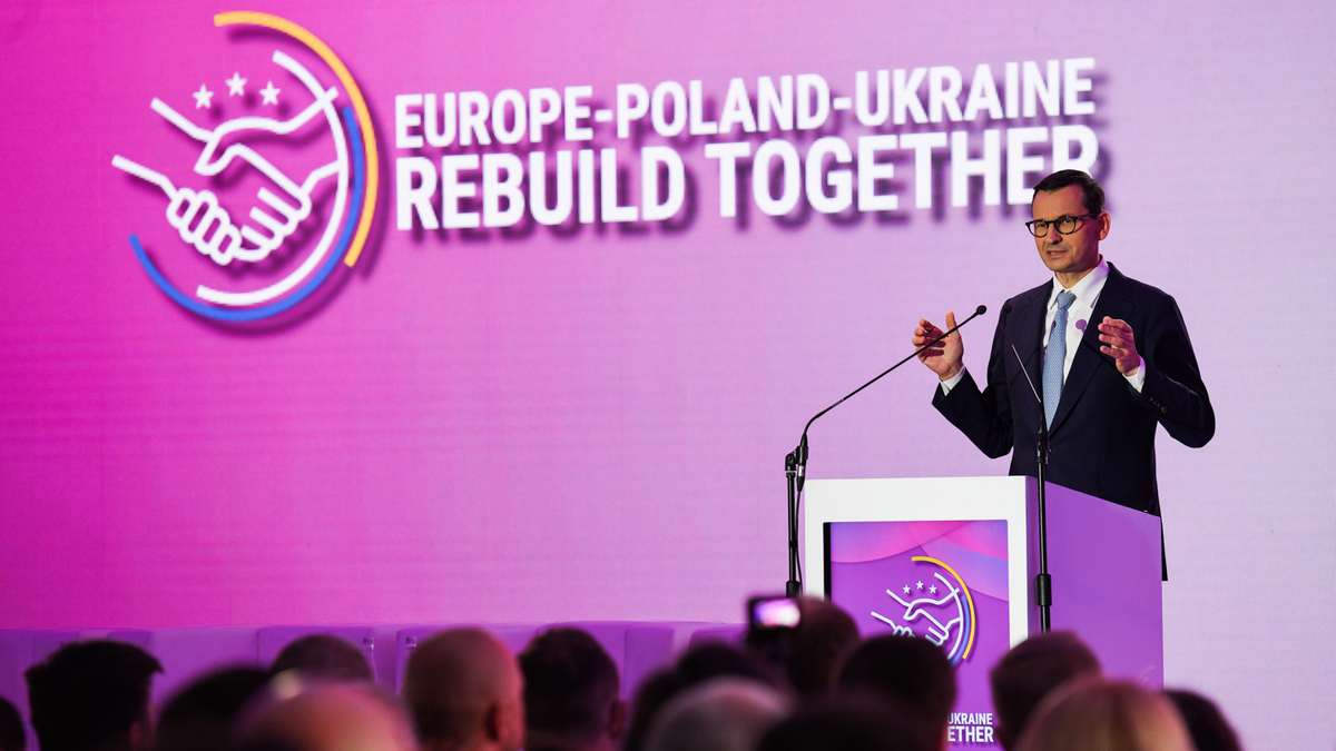 Premier Mateusz Morawiecki podczas konferencji "Europe – Poland – Ukraine. Rebuild Together". 