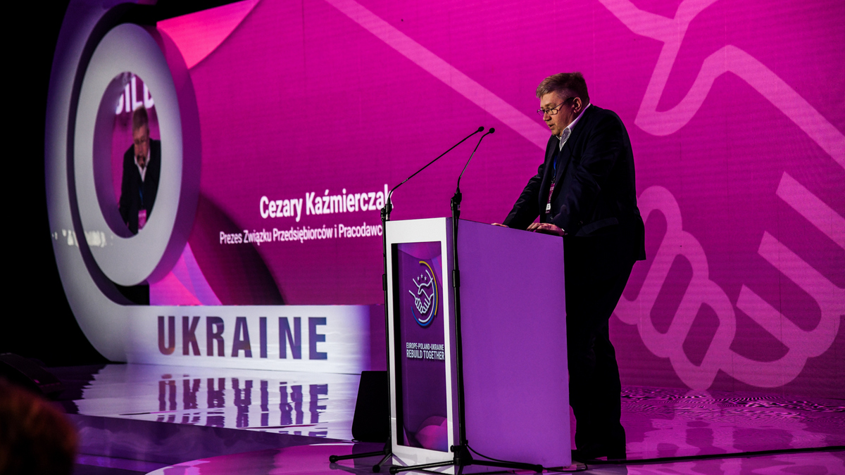 Prezes ZPP Cezary Kaźmierczak podczas konferencji "Europe – Poland – Ukraine. Rebuild Together"