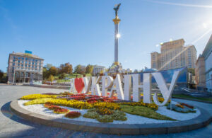 Kijów, 7 października 2022 r. Baner: "Я люблю Україну". Fot.: Robert Ostrowski