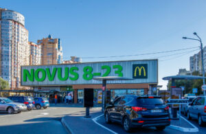 Kijów, 7 października 2022 r. McDrive przy stacji metra "Академмістечко". Fot. Robert Ostrowski